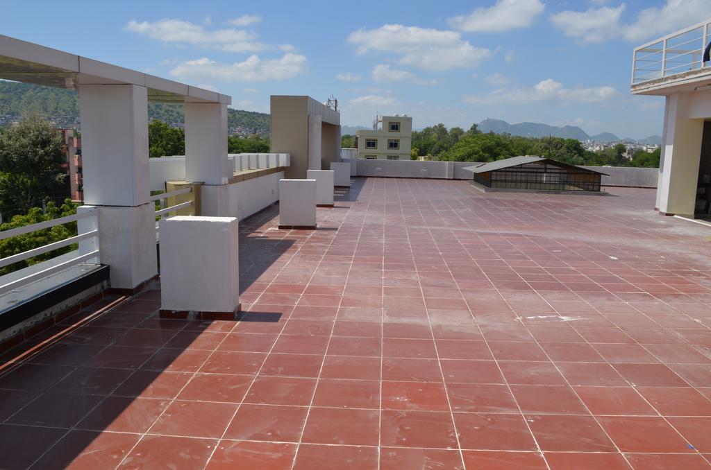 Ardency Inn Udaipur Bagian luar foto